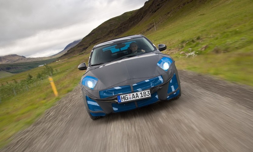 Szczelne maskowanie kryje najnowszą trójkę w wersji hatchback