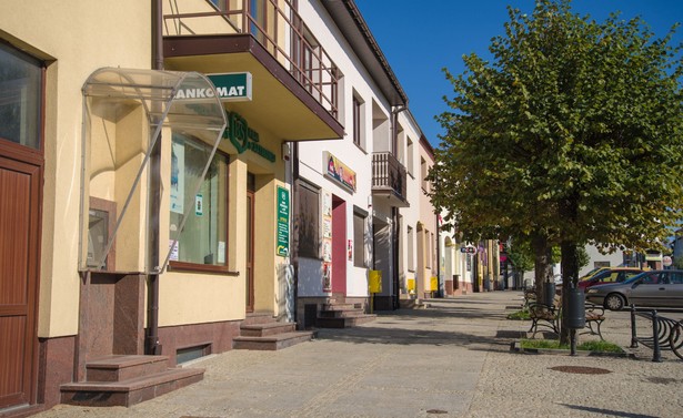 Im mniejsze miasto tym poziom dochodów jest bardziej wyrównany