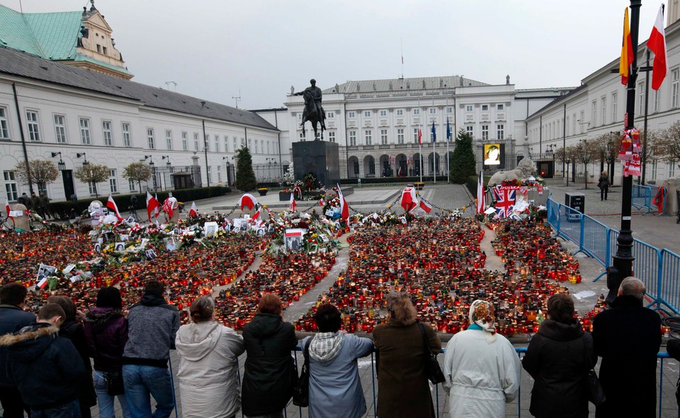 2010-04-13T054935Z_01_PEJ08_RTRIDSP_3_POLAND-PRESIDENT-CRASH.jpg