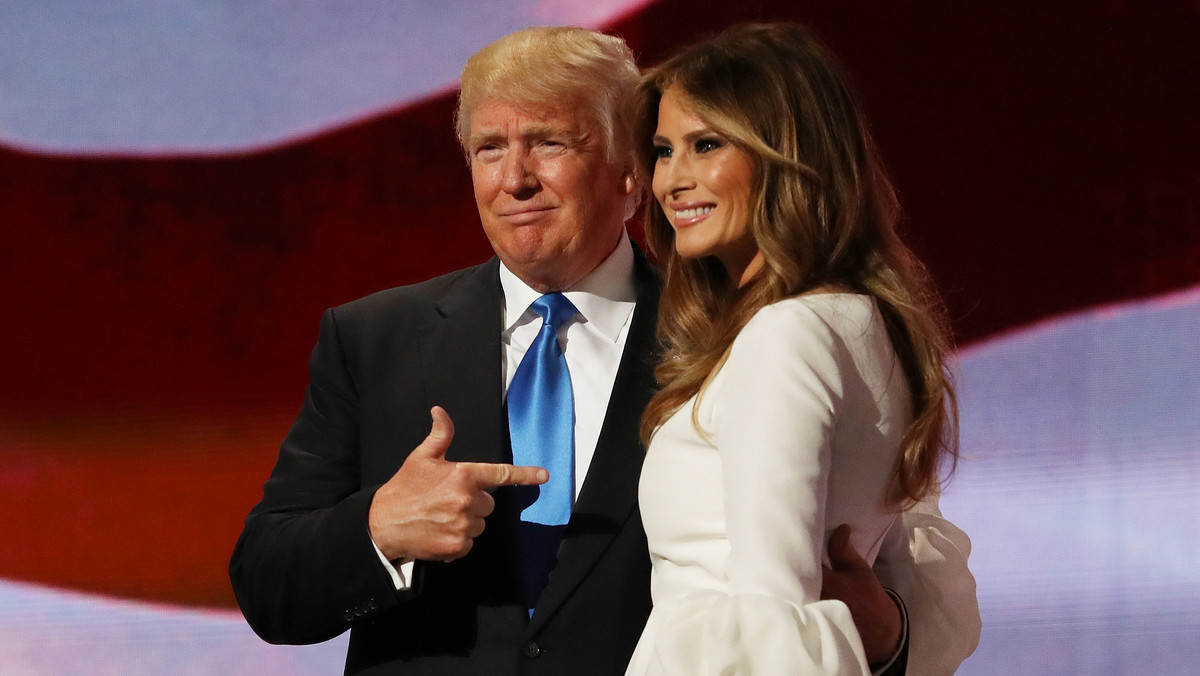 Melania Trump znów ośmieszyła męża? Eksperci od mowy ciała komentują zachowanie