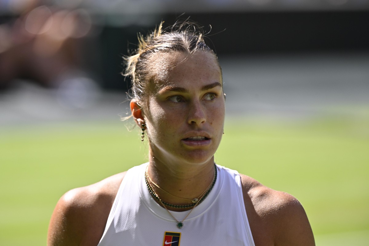 Groźne sceny na Wimbledonie! Półfinał nagle przerwany, oto reakcja Aryny Sabalenki [WIDEO]