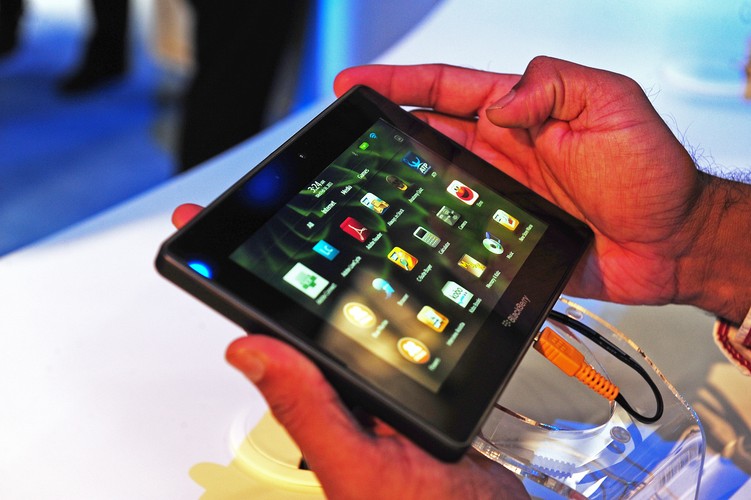 Jeżeli aplikujesz na stanowisko w branży X, to powinieneś bardzo dużo wiedzieć o tej branży już na starcie. Jeżeli na szczegółowe pytanie o wiedzę na temat stanowiska na które aplikujesz odpowiesz zdawkowo albo wymijająco, to zrobisz fatalne wrażenie. Przygotuj się więc, wypisz sobie też listę kwestii jakie poruszysz, gdy zostaniesz zapytany(-a) o daną branżę.