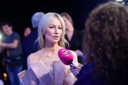 Magdalena Ogórek debiutuje w "Wiadomościach". Przywitała widzów prosto z Opola [FOTO]