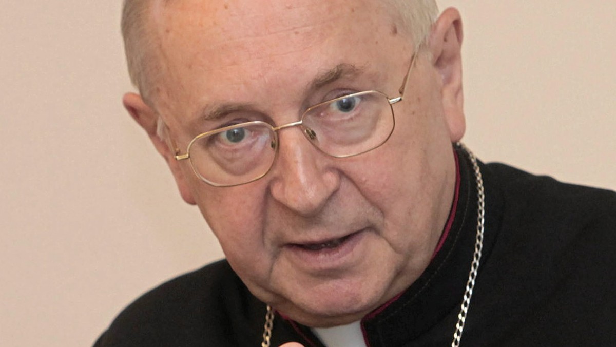 Przewodniczący Konferencji Episkopatu Polski abp Stanisław Gądecki, który uczestniczy w synodzie biskupów na temat rodziny, na spotkaniu z dziennikarzami w Watykanie powtórzył sprzeciw Kościoła w Polsce wobec dopuszczenia rozwodników do komunii.