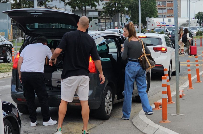 Danijela Dimitrovska se vraća sa letovanja sa novim dečkom