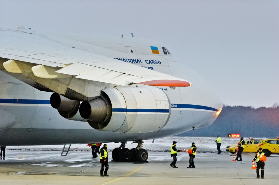 ŚWIDNIK AN-124 RUSŁAN LĄDOWANIE