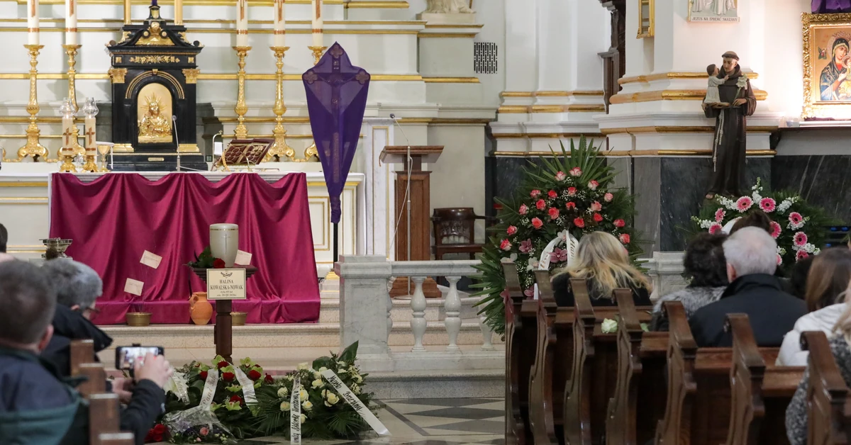 Skromny pogrzeb gwiazdy filmów Barei. Tak pożegnano Halinę Kowalską [FOTO]
