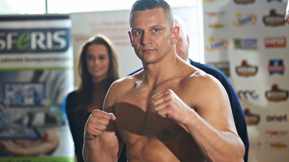 10 kwietnia pojedynkiem na gali Wojak Boxing Night w Gliwicach na ring powróci jeden z najefektowniej boksujących polskich pięściarzy - Marcin Rekowski (15-1, 12 KO). Rywalem popularnego "Reksa" będzie Nigeryjczyk Gbenga Oluokun (19-11, 12 KO). - Kluczem do zwycięstwa będzie dla mnie koncentracja. Nie mogę jej stracić ani na moment, bo Oluokun potrafi jednym ciosem urwać głowę - podkreśla pięściarz z Kościerzyny.