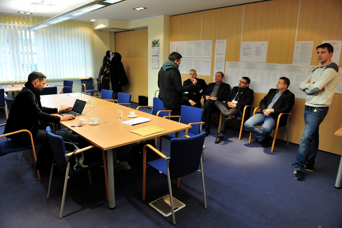 Członkowie wojewódzkiej komisji wyborczej w Szczecinie