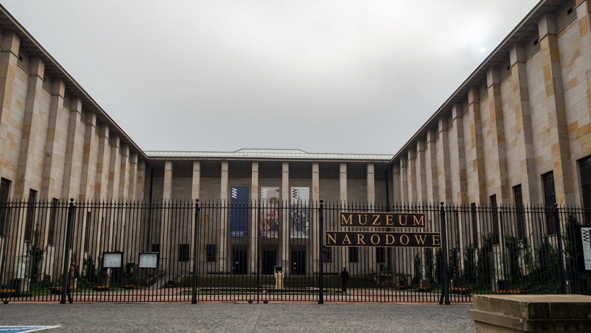 Dwulatek w muzeum. Już w kolejce wywiązała się zażarta dyskusja