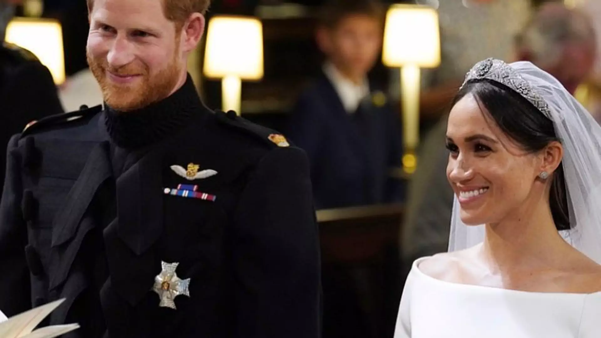 To jak książę Harry patrzył na Meghan podczas ślubu sprawia, że toniemy we łzach