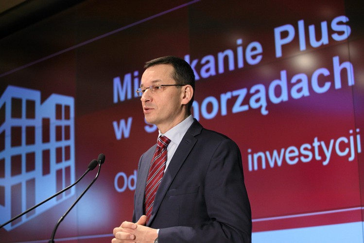 Ministerstwo Rozwoju – Mateusz Morawiecki<br><br>
Wykorzystanie środków unijnych – z tego zapewne w pierwszej kolejności będzie rozliczane ministerstwo. Co prawda skala efektywności nie zawsze bezpośrednio zależy od tego resortu, ale to właśnie kierownictwo MR wkłada dużo energii w to, by proces przyspieszyć. Lepsze gospodarowanie pieniędzmi z UE i wynikające z tego odbicie w publicznych inwestycjach w tym roku będzie sprawą prestiżową, skoro jednym z priorytetów ma być wzrost gospodarczy. Przyspieszeniu inwestycji i ich odpowiedniemu ukierunkowaniu ma też służyć Strategia na rzecz Odpowiedzialnego Rozwoju, za realizację której MR będzie bezpośrednio odpowiedzialny.