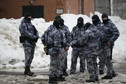 Moskiewska policja przy cerkwi w Moskwie