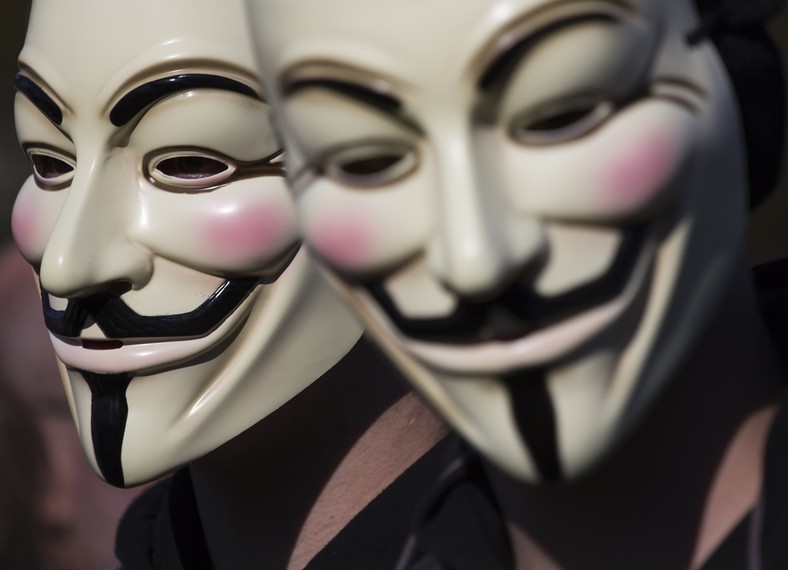 Demonstranci Anonymous a maskach Guya Fawkesa, Haga, Haolandia, fot.  Rob Kints / Shutterstock.com