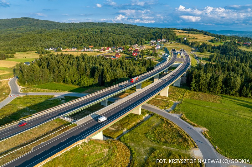 10 mln aut przejechało tunelem na Zakopiance. Pokonanie 2058 metrów trwa 75 sekund