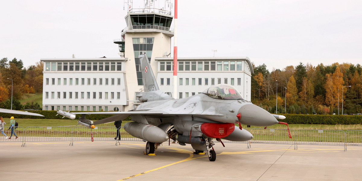 Myśliwiec F-16 w 32. Bazie Lotnictwa Taktycznego w Łasku.