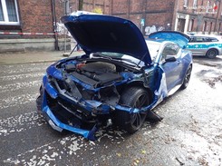 Wjechał Camaro w karetkę. Był nie tylko pijany, ale też poszukiwany