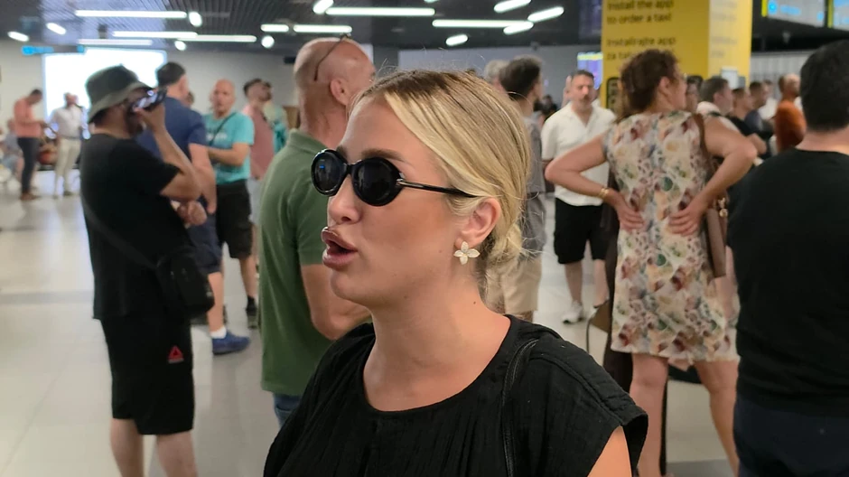 Milica Jokić na aerodromu 
