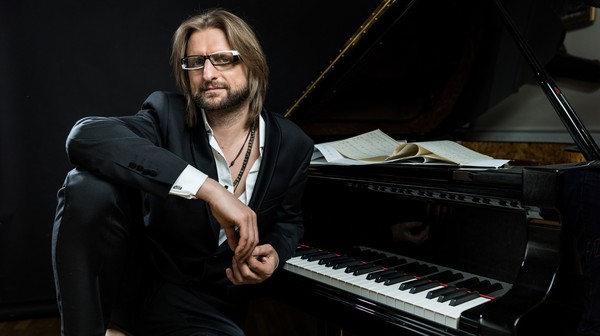 Leszek Możdżer (na zdjęciu) nagrywał m.in. ze Zbigniewem Namysłowskim, Davidem Gilmourem, Marcusem Millerem, Patem Methenym, Tomaszem Stańką, Larsem Danielssonem czy Zoharem Fresco.