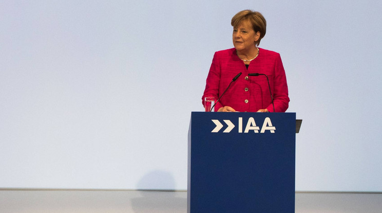 Angela Merkel a Frankfurti Autószalonon / Fotó: AFP
