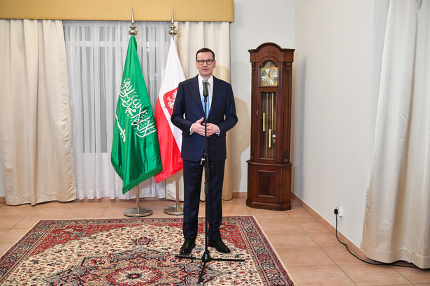 Rijad, Arabia Saudyjska, 07.03.2023. Premier Mateusz Morawiecki na konferencji prasowej podczas wizyty w Rijadzie w Arabii Saudyjskiej, 7 bm. (ad) PAP/Andrzej Lange