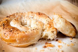 Najjednostavnija i najomiljenija posna pita u Srbiji: Krompirušu svi obožavaju, a ovo je najbolji recept