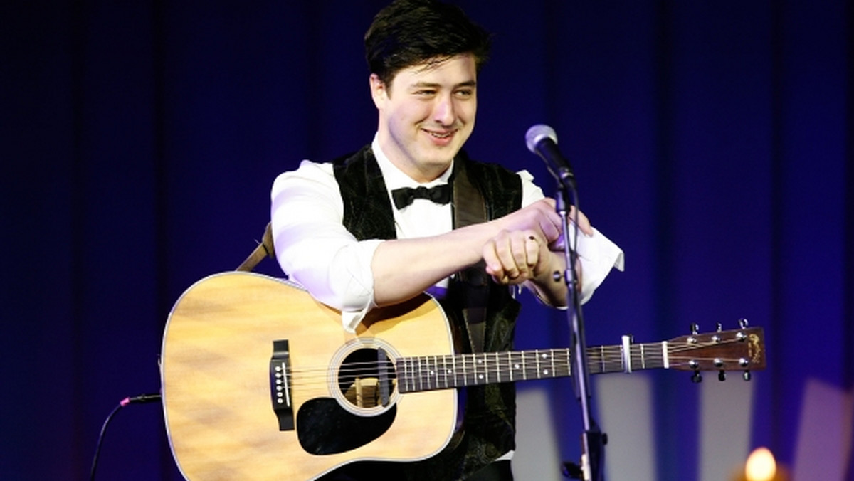 Marcus Mumford, lider formacji Mumford &amp; Sons, złamał rękę, w związku z czym jego zespół musiał odwołać dwa koncerty. Występ grupy na Opener Festival nie powinien być jednak zagrożony.