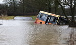 Woda porwała autobus. W środku były dzieci!