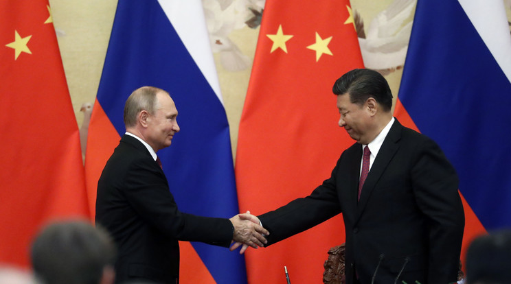 Zárt ajtók mögött Kína azt állítja, hogy szakítani akar a korábbi oroszpárti politikával, de mit szól ehhez Putyin? / Fotó: MTI/EPApool/Szergej Csirikov