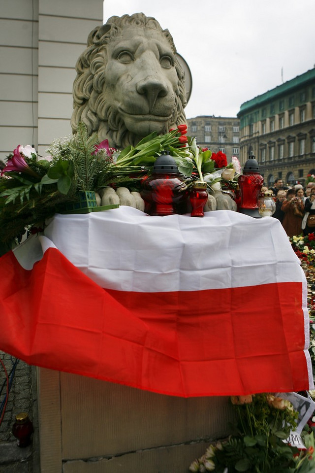 Polacy żegnają Lecha Kaczyńskiego