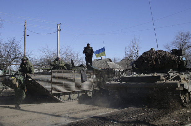 Separatyści szykują się do ataku na Mariupol. Ściągają czołgi i Grady do Nowoazowska