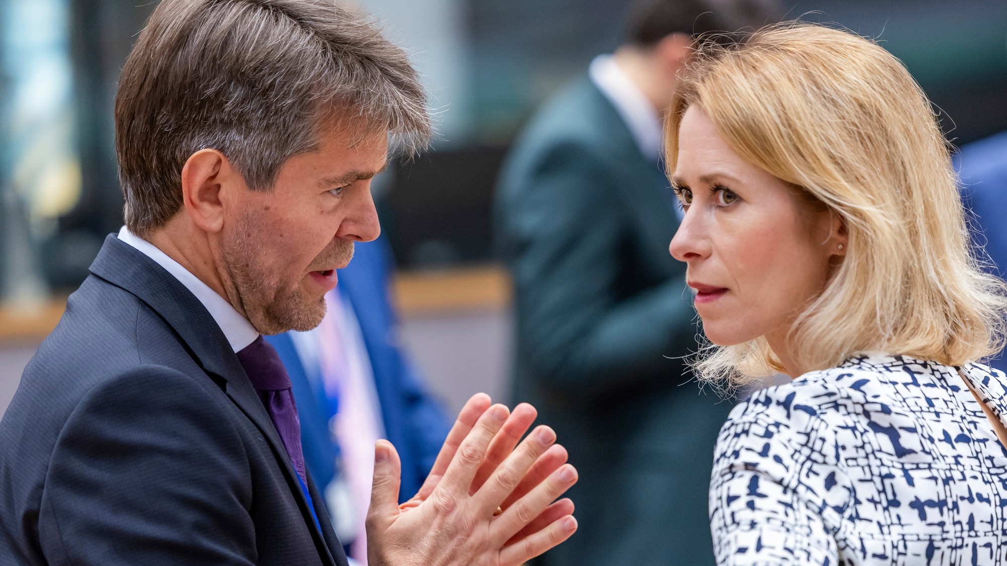 Štátny tajomník ministerstva zahraničných vecí a európskych záležitostí SR Marek Eštok so šéfkou diplomacie Európskej únie Kajou Kallasovou počas stretnutia ministrov zahraničných vecí EÚ v sídle Európskej rady v Bruseli.