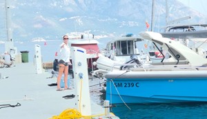 Milena Kačavenda paparaco