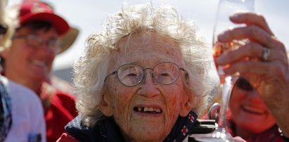 Na 100. urodziny skoczyła ze spadochronem