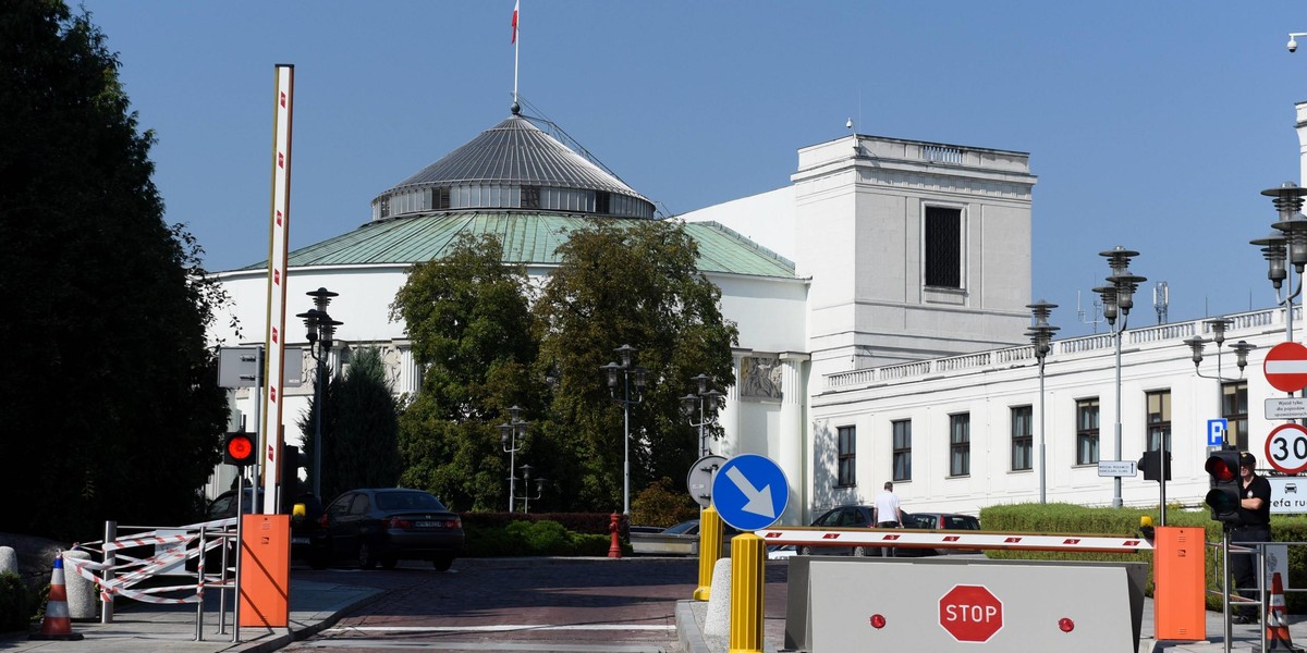 Nawet nie wiesz, na co partie wydają pieniądze