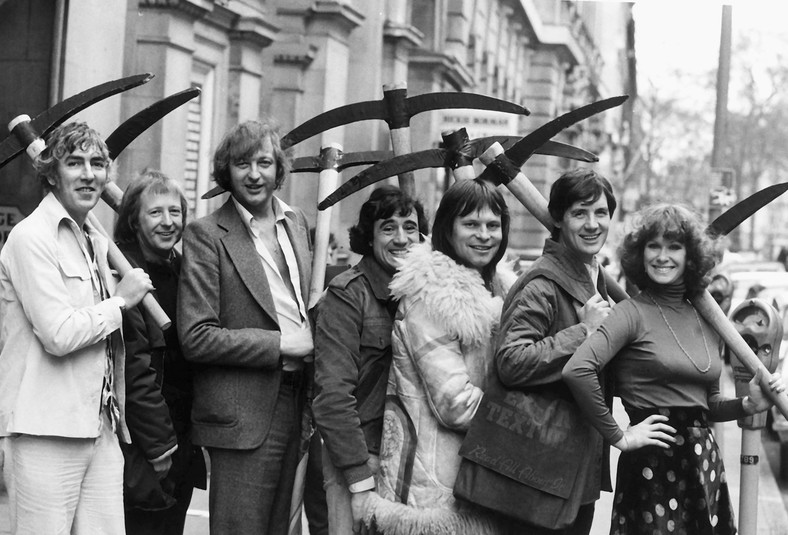 Obsada "Latającego cyrku Monty Pythona": Peter Cook. Tim Brooke Taylor, Graeme Chapman, Terry Jones, Terry Gilliam i Michael Pali