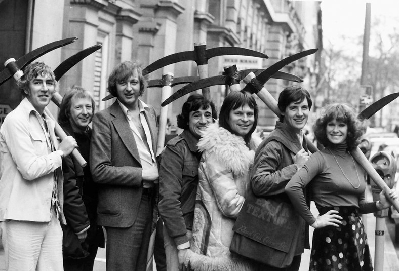 Obsada "Latającego cyrku Monty Pythona": Peter Cook. Tim Brooke Taylor, Graeme Chapman, Terry Jones, Terry Gilliam i Michael Pali