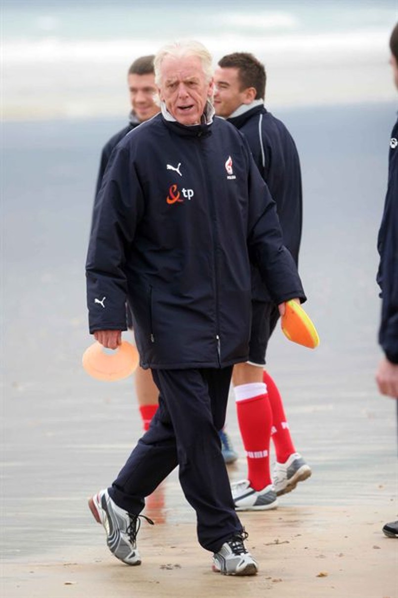 Polscy piłkarze trenują na plaży