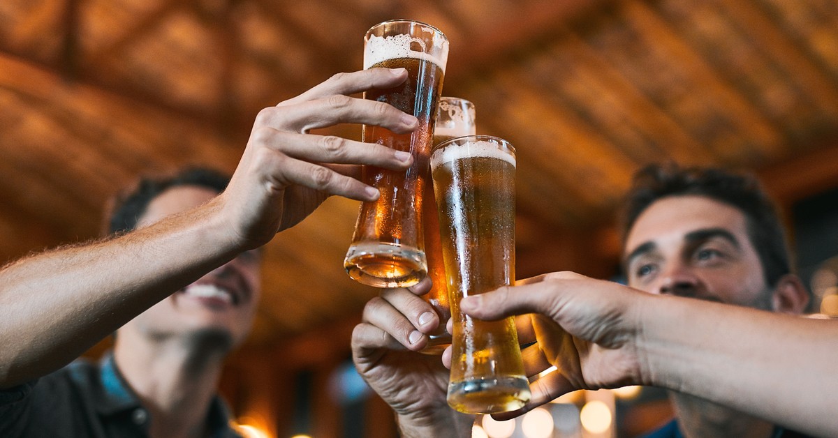 Polacy piją coraz więcej, ale chcą zakazów sprzedaży alkoholu? Zdumiewające wyniki sondażu