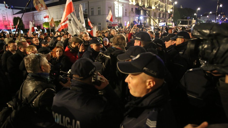 Podczas obchodów miesięcznicy smoleńskiej doszło do kilku incydentów