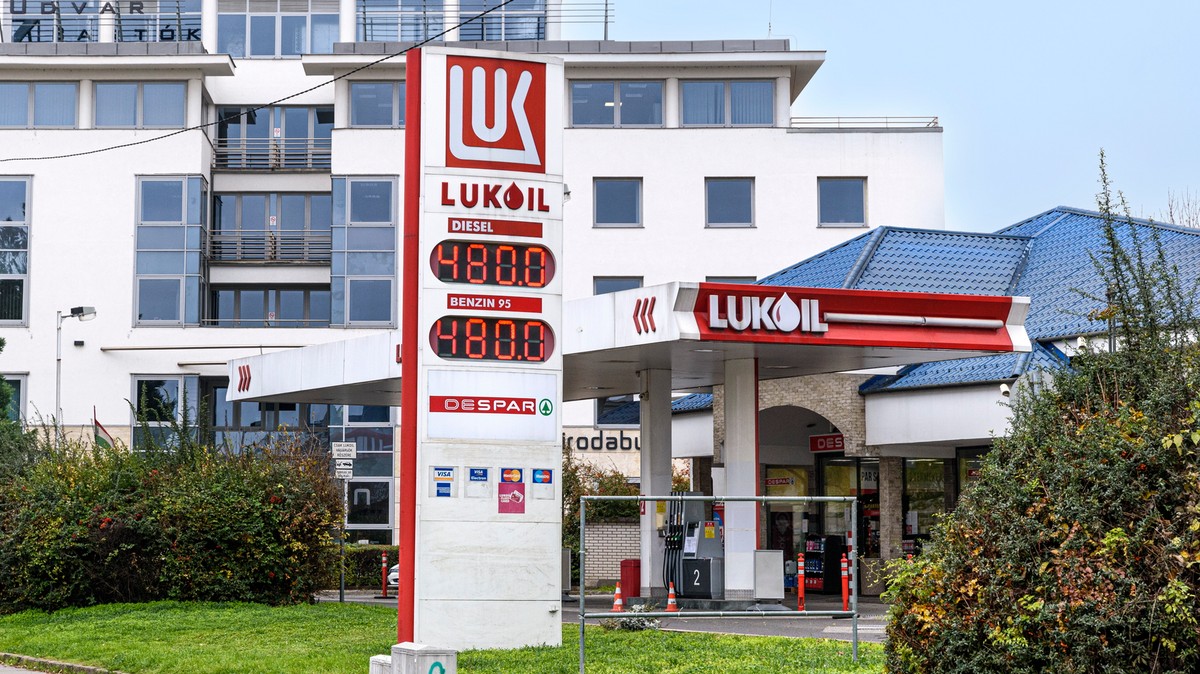 Brüsszel beintett! Elutasították Magyarország és Szlovákia kérését a Lukoil-ügyben