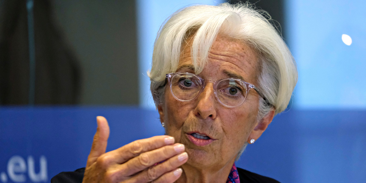 Christine Lagarde, prezes Europejskiego Banku Centralnego, powiedziała, że podwyżka stóp procentowych w strefie euro w 2022 r. jest bardzo mało prawdopodobna. EBC ogłosił zakończenie pandemicznego programu skupu aktywów. 