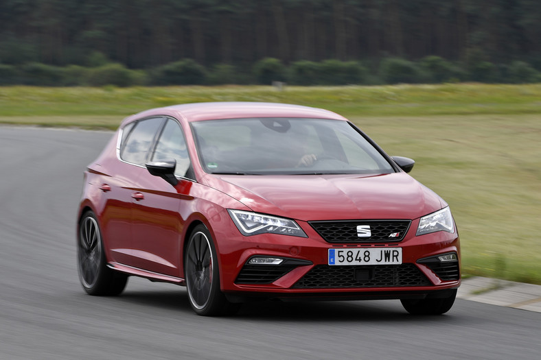 Honda Civic Type R kontra Seat Leon Cupra - 620 KM na torze