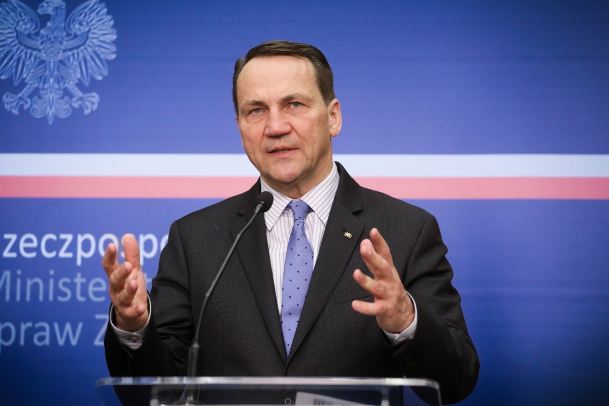 Minister spraw zagranicznych RP Radosław Sikorski podczas konferencji prasowej
