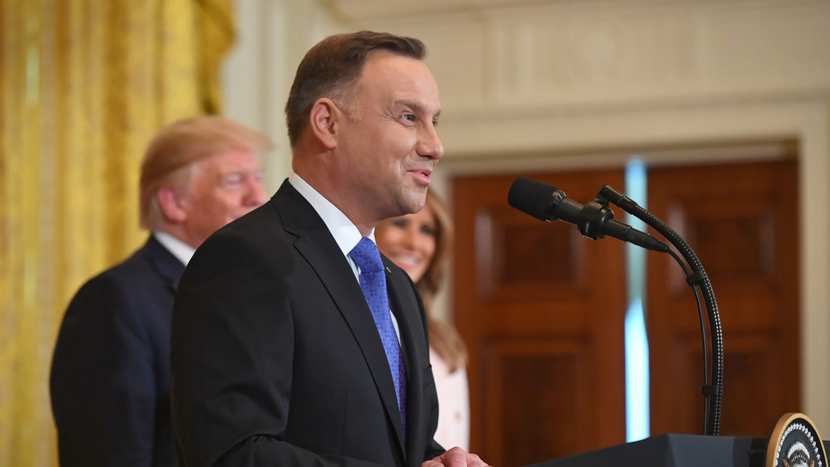 Prezydent Andrzej Duda skierował najlepsze życzenia urodzinowe w wystąpieniu poprzedzającym przyjęcie z okazji wizyty polskiej pary prezydenckiej w Białym Domu. Następnie amerykańska Polonia zaśpiewała Donaldowi Trumpowi gromkie "sto lat".