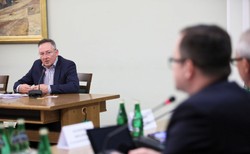 Sienkiewicz przed komisją ds. VAT: To ja sygnalizowałem służbom wagę problemu wyłudzania podatku