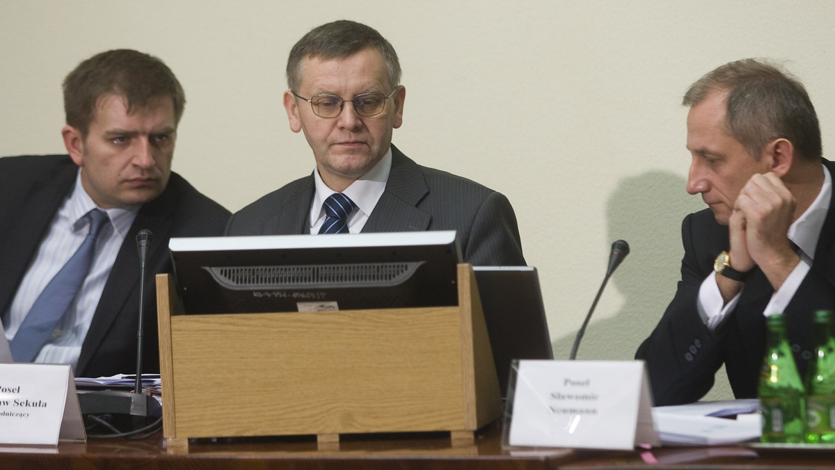 W piątek posłowie wysłuchają sprawozdania z prac komisji śledczej badającej tzw. aferę hazardową. Po sejmowej debacie nad raportem dziesięciomiesięczne sejmowe śledztwo ws. afery zostanie zakończone, a badająca ją komisja przestanie istnieć.