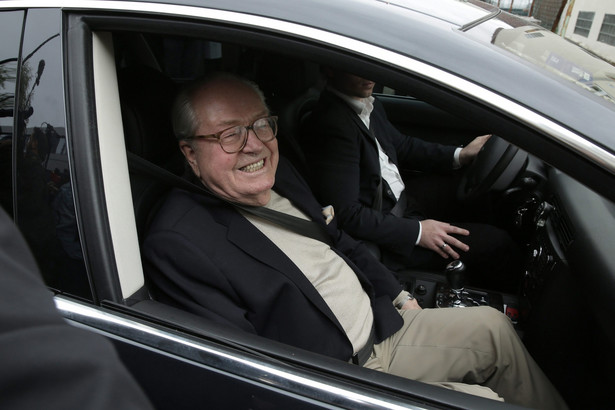 86-letni Jean-Marie Le Pen zapowiedział, że nie cofnie się przed żadnym odwetem i ostro skrytykował córkę