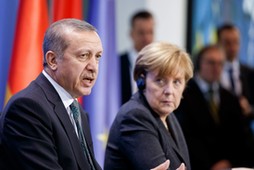 Merkel welcomes Erdogan in Berlin