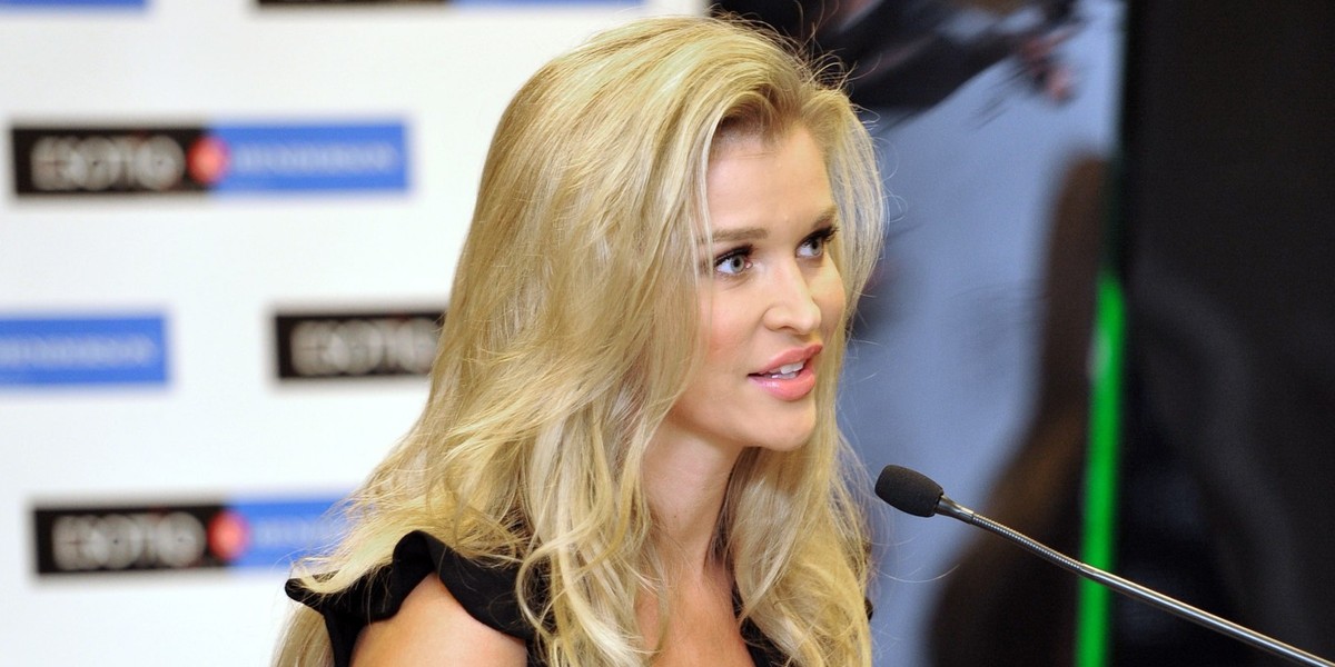 Twarzą marki Esotiq została modelka Joanna Krupa, która jest równocześnie udziałowcem spółki Esotiq & Henderson.